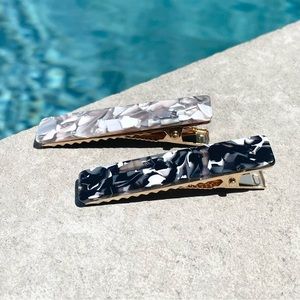 NWOT Marble Effect Alligator Clips